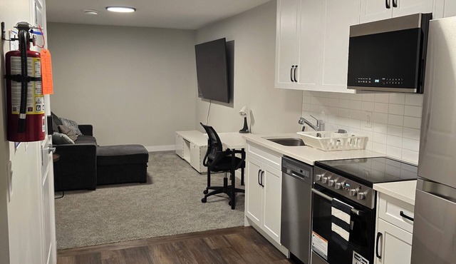 Charming 2-bedroom guest suite in Calgary.