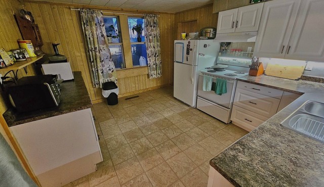 Charming 3-bedroom accommodation with WiFi, AC in Birch Hills Saskatchewan.n in Birch Hills