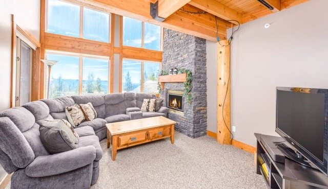 Charming Alpine Retreat w/Private Hot Tub