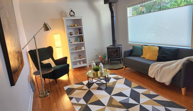 Charming full 4 bedroom house in convenient location/big fenced backyard