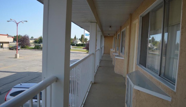 Circle 5 Motel in Olds