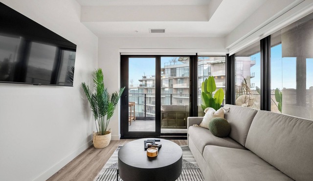 City Sophistication w 2 BR River View, Parking, Office