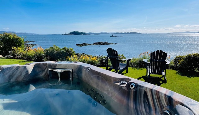 Coastal Luxury: Brand New Home - Hot Tub - Fire Table - Steps to the Beach in Sidney