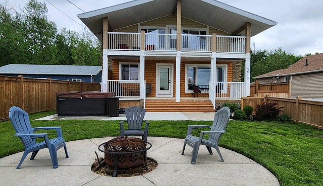 COME FISHING & ENJOY THE SUNSET FROM THE HOT TUB.