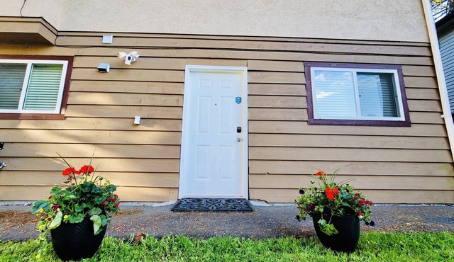 Comfortable & quite 2 bedroom & chef’s kitchen suite near Vancouver. in Port Coquitlam