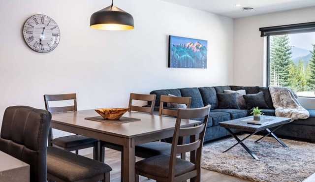 Condo in Revelstoke - Private Hot Tub - Alpine Haven