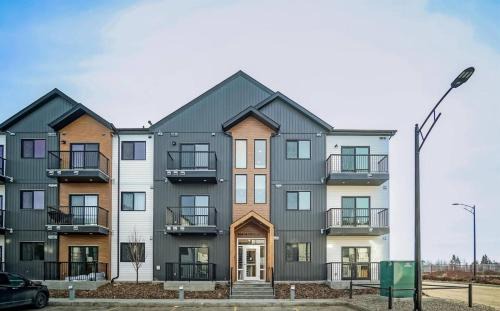 Condo w 2 Beds 13 Mins from West Edmonton Mall