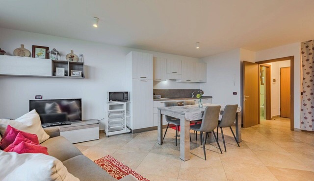 Cosy apartment for 4 guests with WIFI, TV and panoramic view in Dimaro