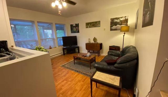 Cowichan Bay Private Entrance 1-Bdrm Suite Quiet
