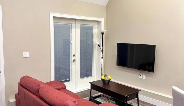Cozy 2 Bedroom House, in central Vancouver
