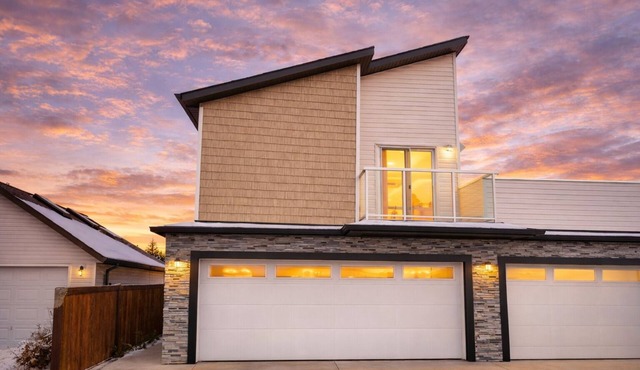 Cozy 2 bedroom suite | Pet Friendly| Heated Garage