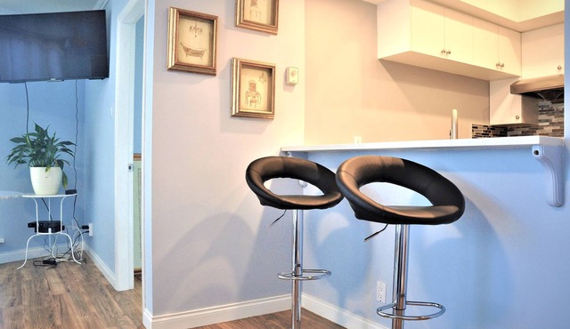 Cozy 2BR in downtown Richmond/Free PKG/Cozy two bedrooms across Richmond Centre