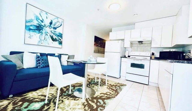 Cozy 2BR Near Metrotown & Burnaby Hospital
