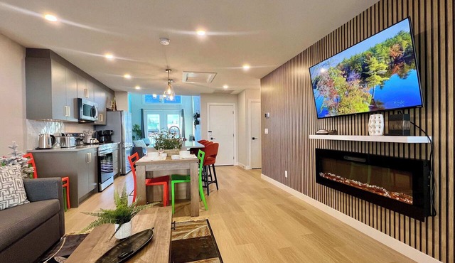 Cozy 2BR Retreat with Stunning Views of Rundle MT