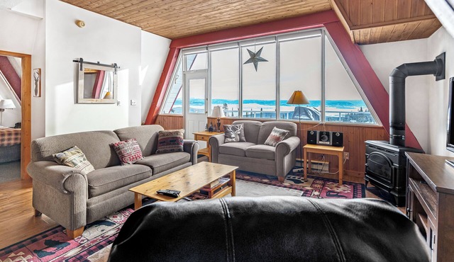 Cozy A-Frame Mountain Suite w/Fireplace