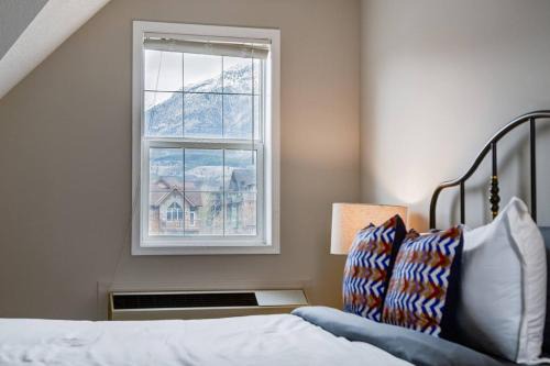 Cozy and Stylish Stay in Mountain View Condo