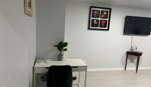 Cozy and very comfy 1 bedroom walk up suite near Canada olympic park, SW Calgary