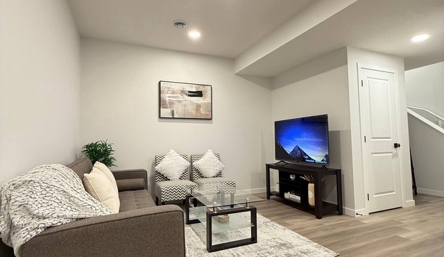 Cozy Basement in Airdrie