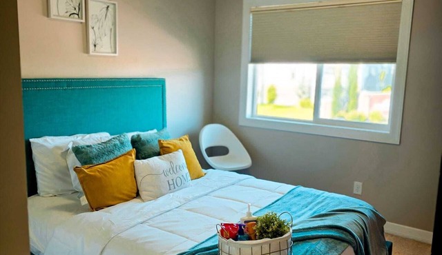 Cozy bedroom in a townhouse in Copperfield Calgary