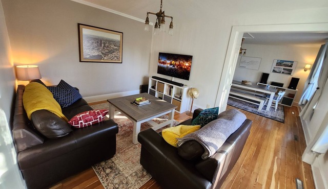 Cozy Castle Cottage on the doorstep of Waterton National Park & Castle Mountain.