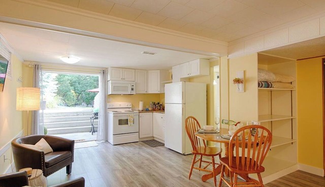 Cozy centrally located bachelors suite
