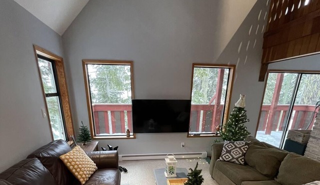 Cozy Chalet in the Heart of the Apline Village