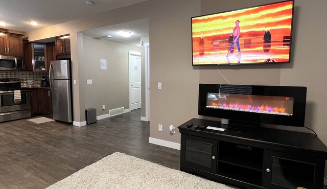 Cozy & Comfy Retreat Walkout Suite in Panorama Hills NW Close to YYC Stampede DT