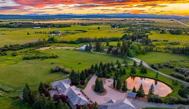 Cozy Foothills Escape w/Mountain Views | Near Calgary & Banff