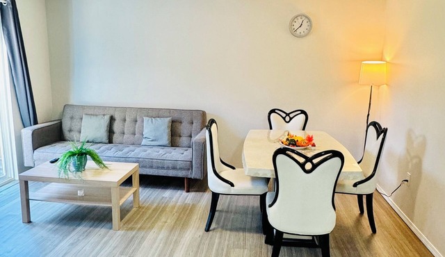 Cozy Garden 1 bedrooms Suite in welcoming North Vancouver with WiFi