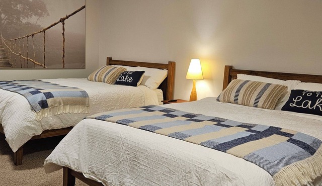 Cozy Guest Suite with Stunning Lake Views