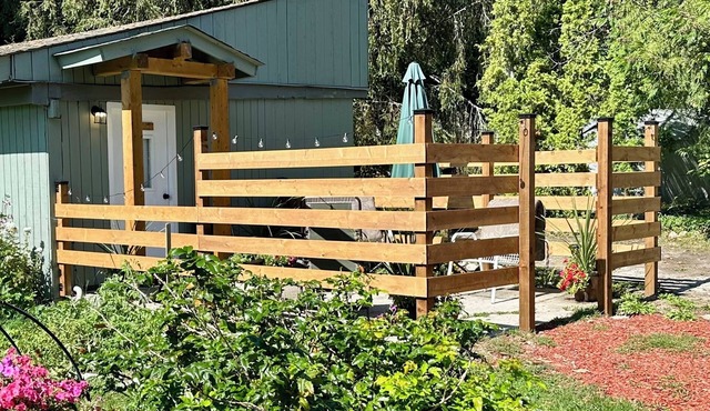 Cozy Guesthouse Close to Ski Hill, Nelson, and Ainsworth!