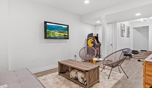 Cozy Home - 9mins to WEM -Foosball -Vintage arcade - Air conditioning