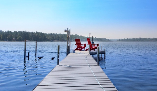 Cozy Lakefront! Lac La Nonne, Alberta