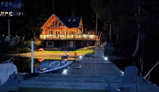 Cozy Lakefront Cottage