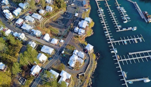 Cozy Ocean Gateway Guess Suite on Spirit Bay w/full kitchen. Pet-Friendly! in Sooke
