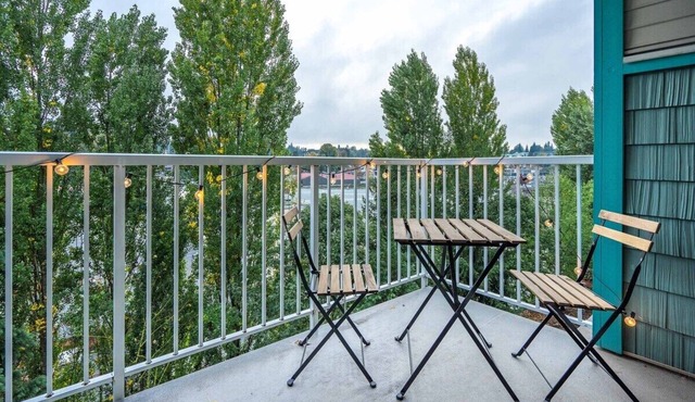 Cozy Rustic Haven near Downtown Abbotsford in Abbotsford