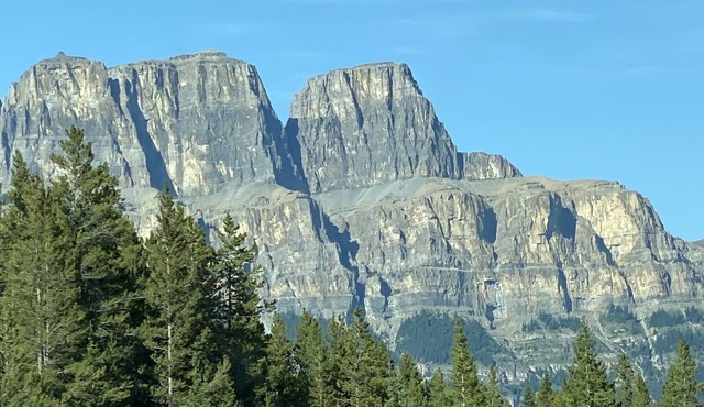 Cozy Ski Condo in the Canadian Rockies, Banff Canada