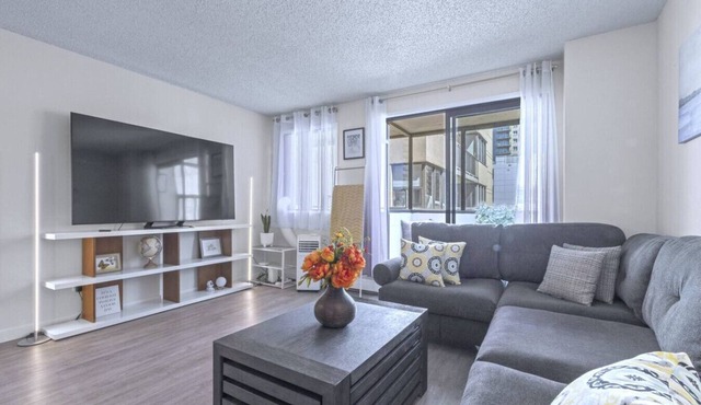 Cozy & Spacious 2BR at Stampede w/Parking, AC