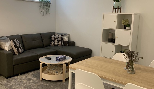 Cozy Suite in Vancouver’s Oakridge Area