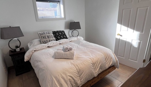 Cozy Suite next to Nose Hill Park 10 min airport 15 min downtown. Pet friendly!
