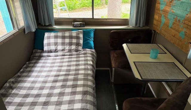 Cozy Vintage Camper, the Tealy Wheely