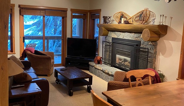 Cozy Whistler Creekside Ski-in/Ski-out Cabin - w/Whistler Village Parking Spot