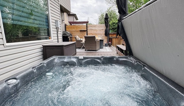 Cranston Hot Tub Retreat/Sleeps 8/Games Room