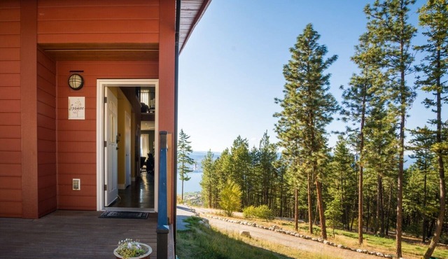 Crooked Tree Guest Suites - The Spruce Suite
