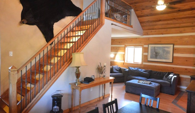 Crowsnest Riverside Cabin- 42 km from Castle Mountain Ski Resort
