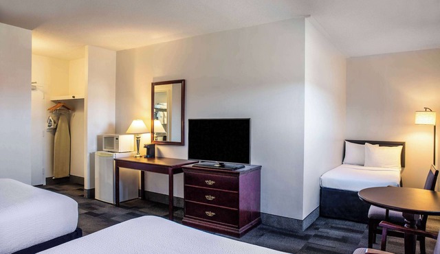Days Inn & Conference Centre by Wyndham Camrose Norsemen