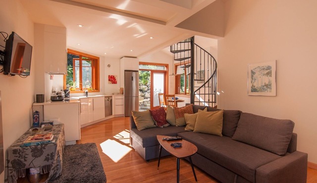Deep Cove Creekside, Ocean View Retreat