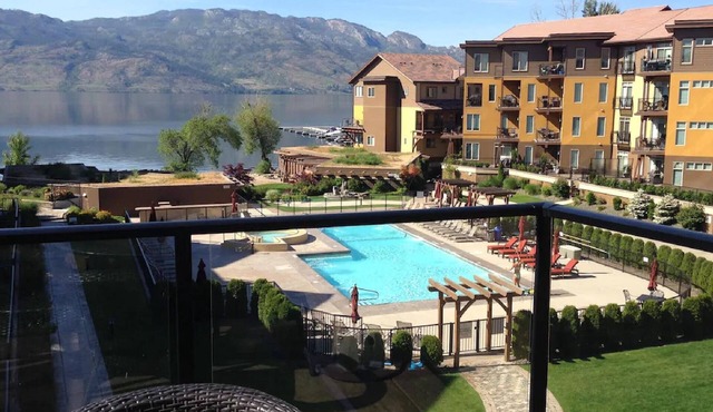 Deluxe 2 floor Lakefront Condo with Pool