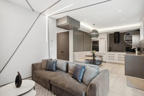 Designer 2BR in Downtown Steps from Sunset Beach