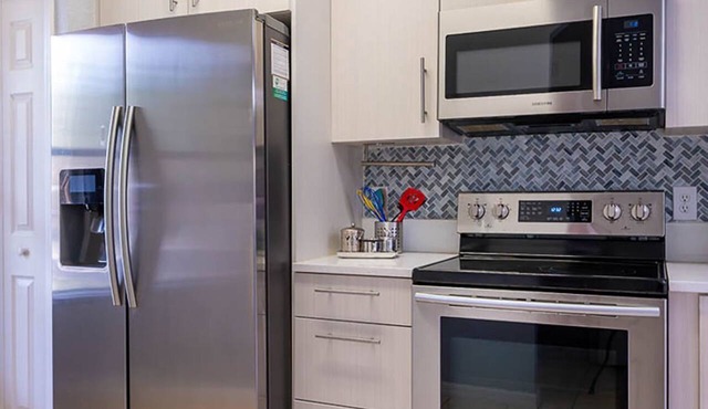 Disney-Themed 4BR Townhome + Resort Perks in Davenport